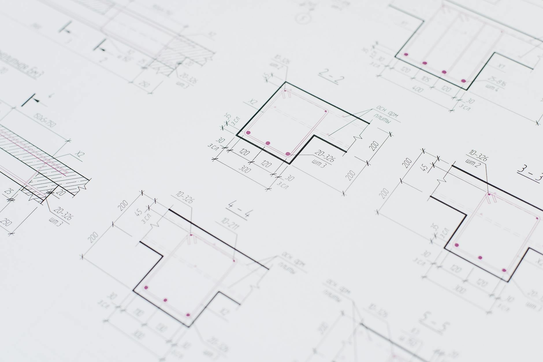 Zbliżenie szczegółowych planów architektonicznych na dużym formacie Zbliżenie szczegółowych planów architektonicznych na dużym formacie
